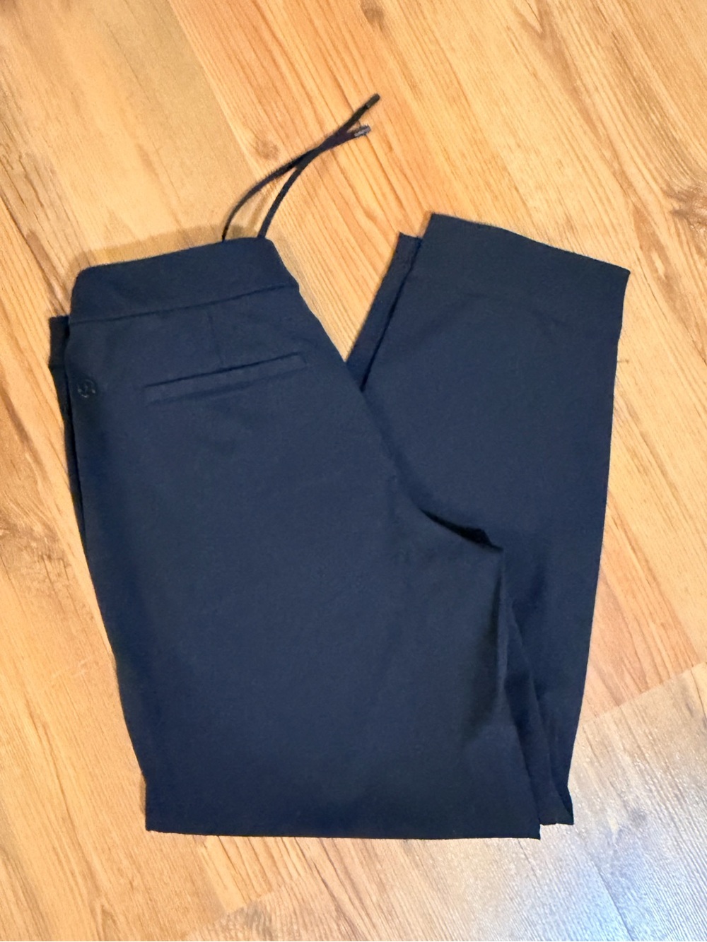 lululemon | tapered mid-rise pants 7/8 length luxtreme | medium | black